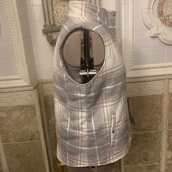 Altar'd State. Size Large. Faux Sherpa Lined. Plaid Quilted Vest. $70. DD - Picture 2 of 5
